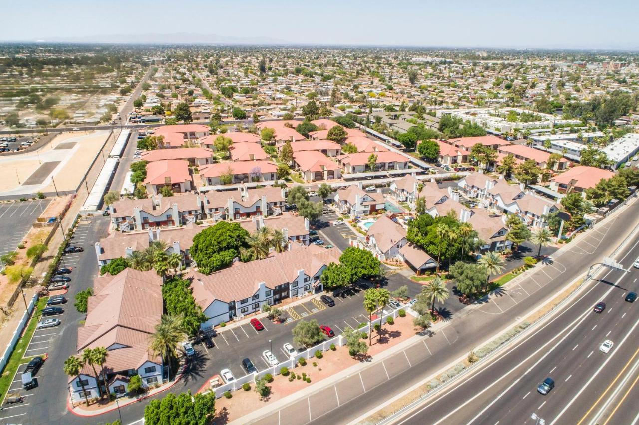Metro Phx Downstairs Studio Sleeps 4 Ada Accessible ฟีนิกซ์ ภายนอก รูปภาพ